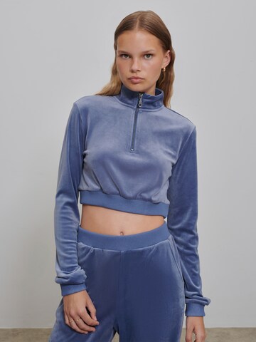 florence by mills exclusive for ABOUT YOU Sweatshirt in Lila: voorkant