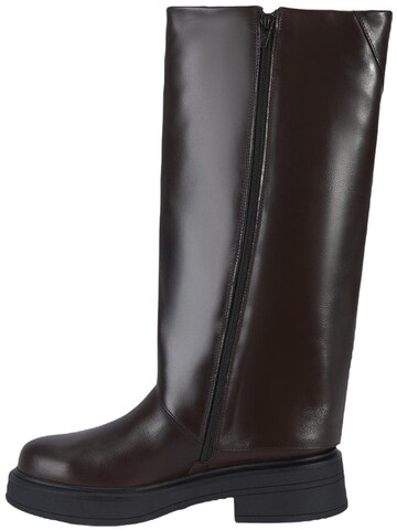 Desa Boots in Brown