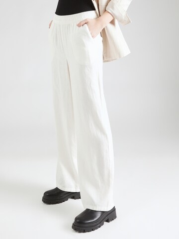 Wide leg Pantaloni 'FALAKKA' di b.young in bianco: frontale