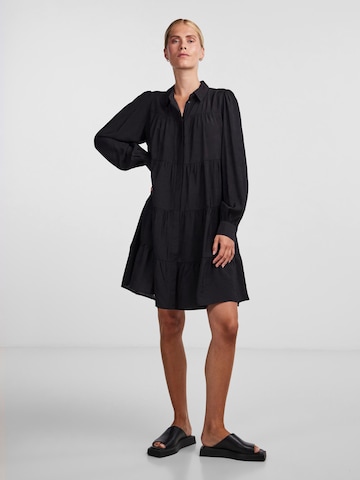 Robe-chemise 'PALA' Y.A.S en noir