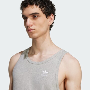 Maglietta 'Essentials' di ADIDAS ORIGINALS in grigio