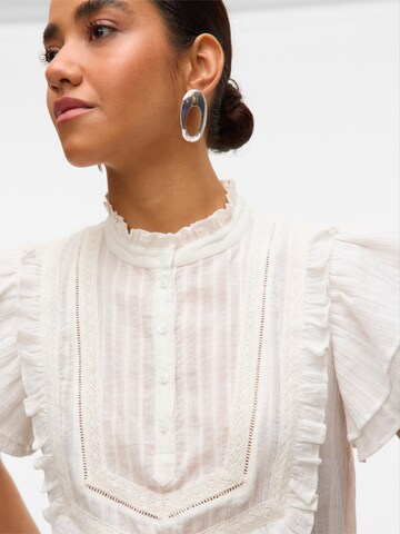 VERO MODA - Blusa en blanco
