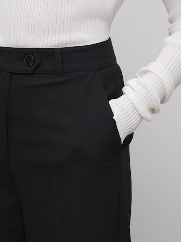 Regular Pantalon à plis 'Joy' RÆRE by Lorena Rae en noir