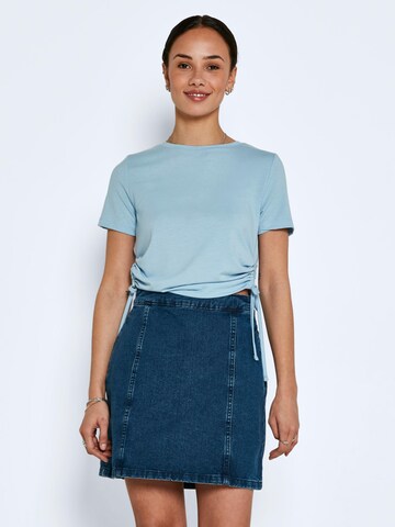 Noisy may Skirt 'PERI' in Blue