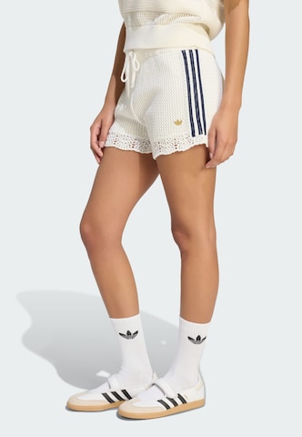 Regular Pantalon 'Resort' ADIDAS ORIGINALS en blanc : devant