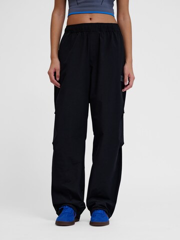 Hummel Loosefit Broek 'Sorona' in Zwart: voorkant