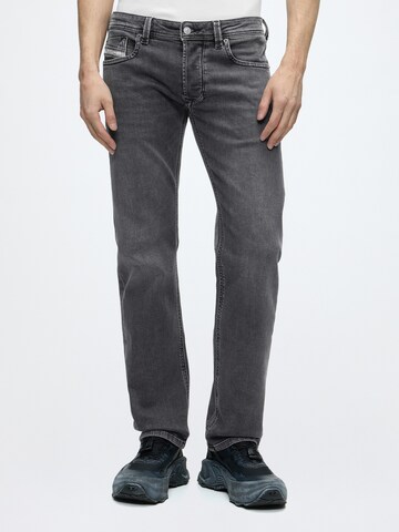 Regular Jeans '1985 LARKEE' de la DIESEL pe negru: față