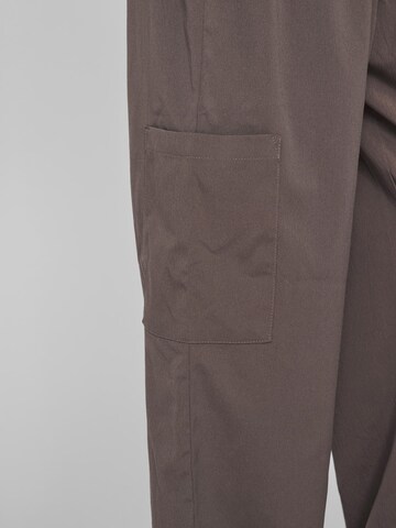 Effilé Pantalon cargo VILA en marron