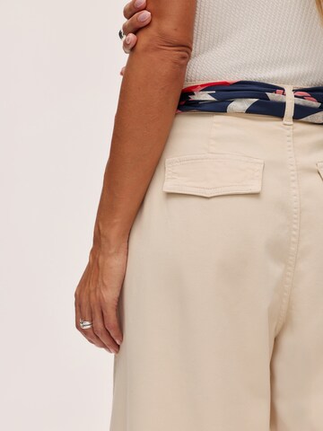 Kamila Šikl Wide leg Jeans in White