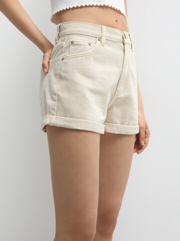 Pull&Bear Regular Shorts in Beige