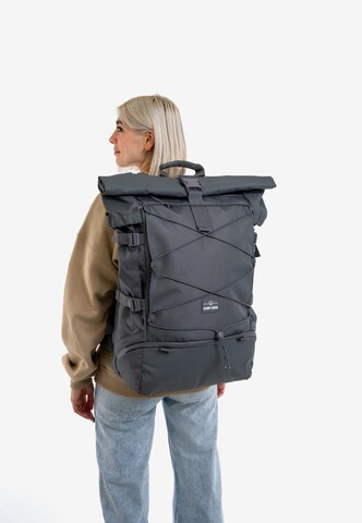 Johnny Urban Backpack 'Travel Allen XL' in Grey: front