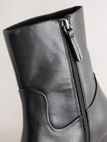 Next Stiefel in Schwarz