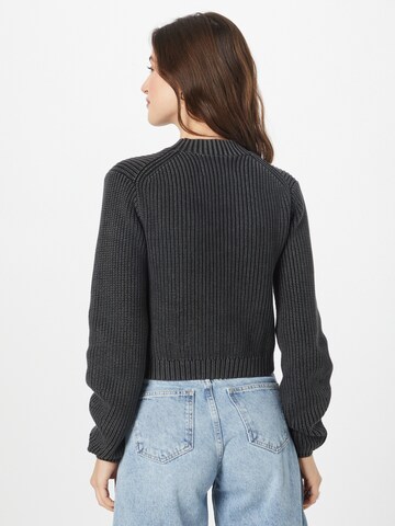 Calvin Klein Пуловер в черно