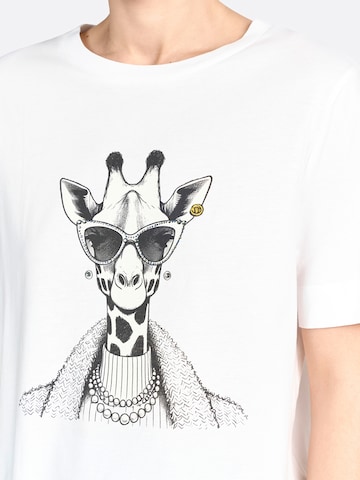 Tricou de la Rich & Royal pe alb