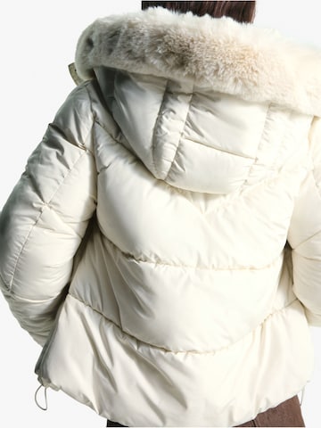 Bershka Talvitakki värissä keltainen