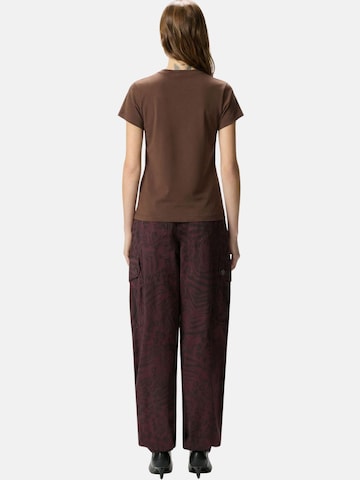 PINKO Shirt 'BUSSOLOTTO T-SHIRT JERSEY PATCH EFFETTO RICAMO' in Bruin