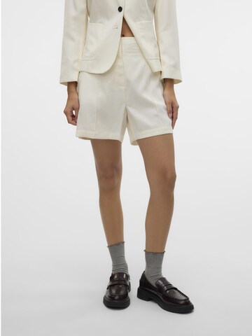 Regular Pantalon 'VMRiley' VERO MODA en blanc : devant