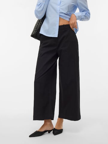 Wide leg Pantaloni 'AWVAna' di VERO MODA in nero: frontale