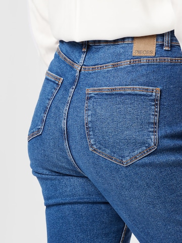 PIECES Curve Slimfit Jeans 'Kesia' in Blau