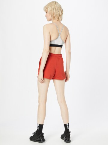 Nike Sportswear Regular Shorts in Rot