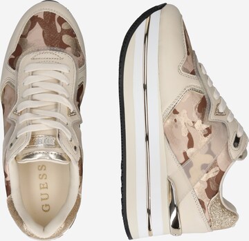 Sneaker low 'HARINNA' de la GUESS pe roz