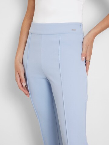 GUESS Flared Hose in Blau