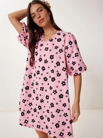 Happiness İstanbul Kleid in Pink