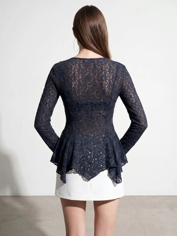Dilvin Knit Cardigan in Blue