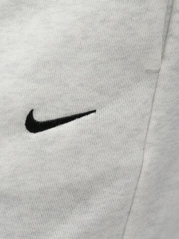 Tapered Pantaloni 'Chill' de la Nike Sportswear pe gri