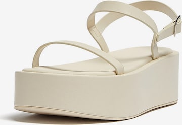 Sandales Pull&Bear en blanc : devant