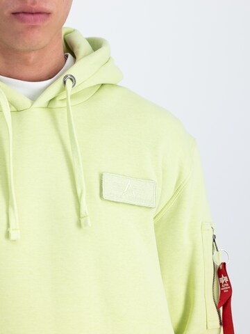 Coupe regular Sweat-shirt ALPHA INDUSTRIES en jaune