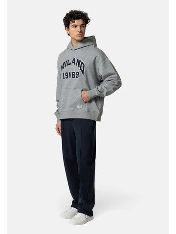 19V69 ITALIA Tréning póló 'Quentino College' - szürke