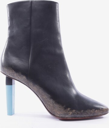 Vetements Dress Boots in 41 in Black: front