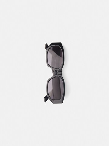 Bershka Sonnenbrille in Schwarz