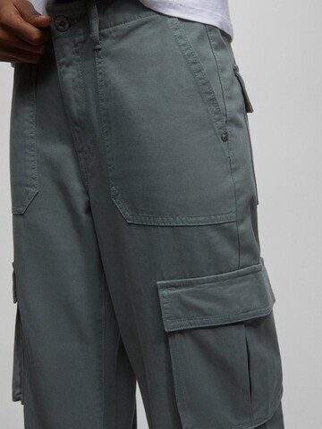 Pull&Bear Regular Cargo Pants in Green