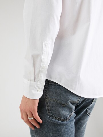 Abercrombie & Fitch - Ajuste regular Camisa en blanco