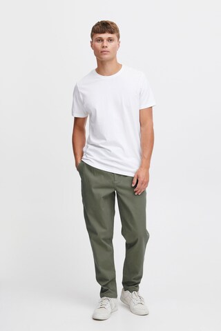 !Solid Regular Pleat-Front Pants 'Dylan' in Green