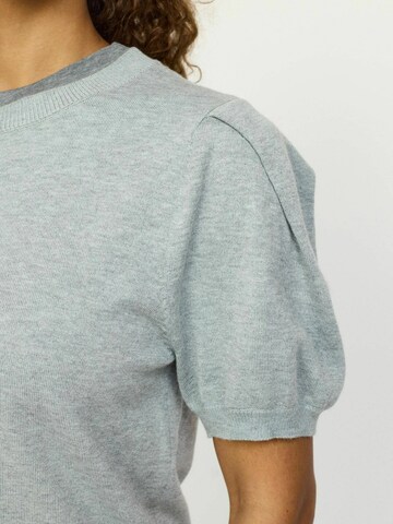 Pulover ' SRMarla ' de la Soft Rebels pe gri: lateral