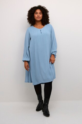 Robe 'Wilina' KAFFE CURVE en bleu : devant