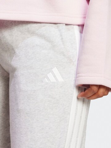 ADIDAS SPORTSWEAR Дънки Tapered Leg Спортен панталон в сиво