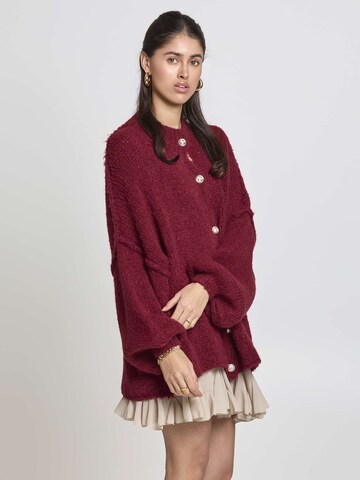 Lilavie Strickjacke ' Lolaa Oversize One Size ' in Rot: Vorderseite