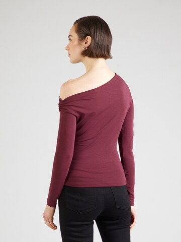 T-shirt Abercrombie & Fitch en rouge
