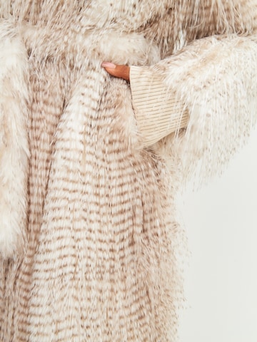 CESARE GASPARI Winter coat in Beige