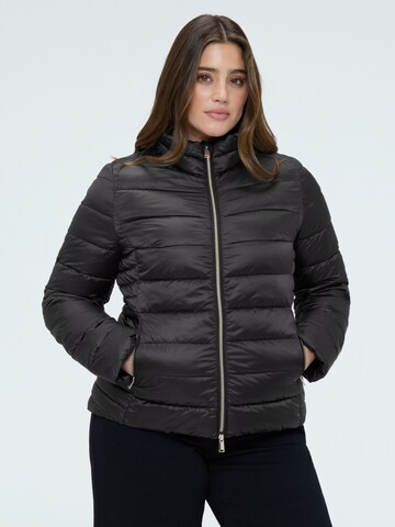 Fiorella Rubino Winterjacke‌ in Schwarz: Vorderseite