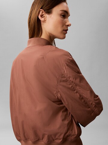 Regular Veste mi-saison Calvin Klein Jeans en marron