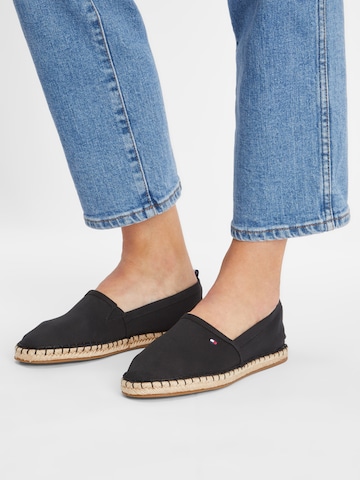 TOMMY HILFIGER Espadrillo värissä musta: edessä