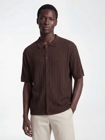 TRAPP Средняя посадка Рубашка в Коричневый: спереди