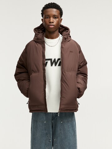Pull&Bear Tussenjas in Bruin: voorkant