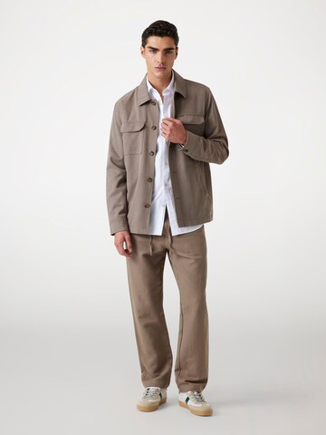 GUESS Loose fit Pants in Brown