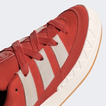 bēšs ADIDAS ORIGINALS Zemie brīvā laika apavi 'Adimatic'